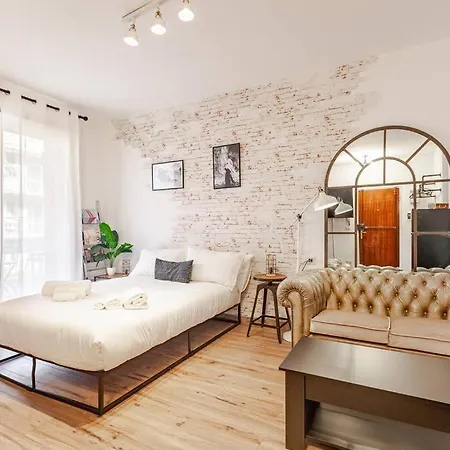Industrial Loft Apartment *